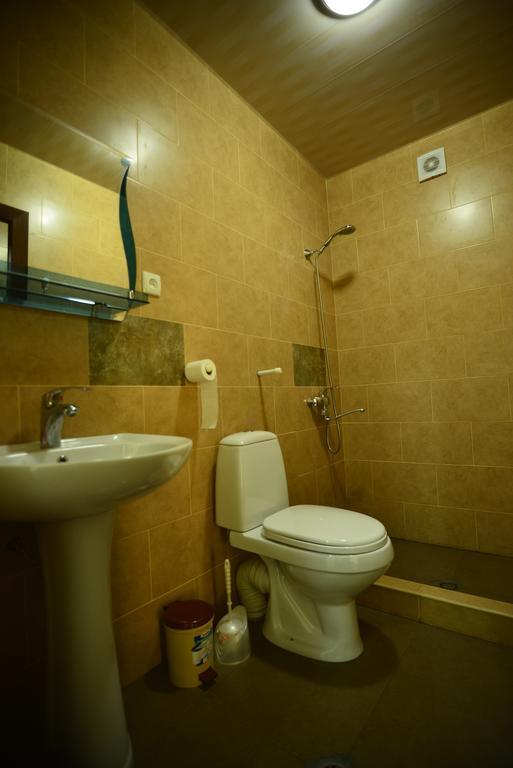 Hotel Kutaisi Globus Oda fotoğraf