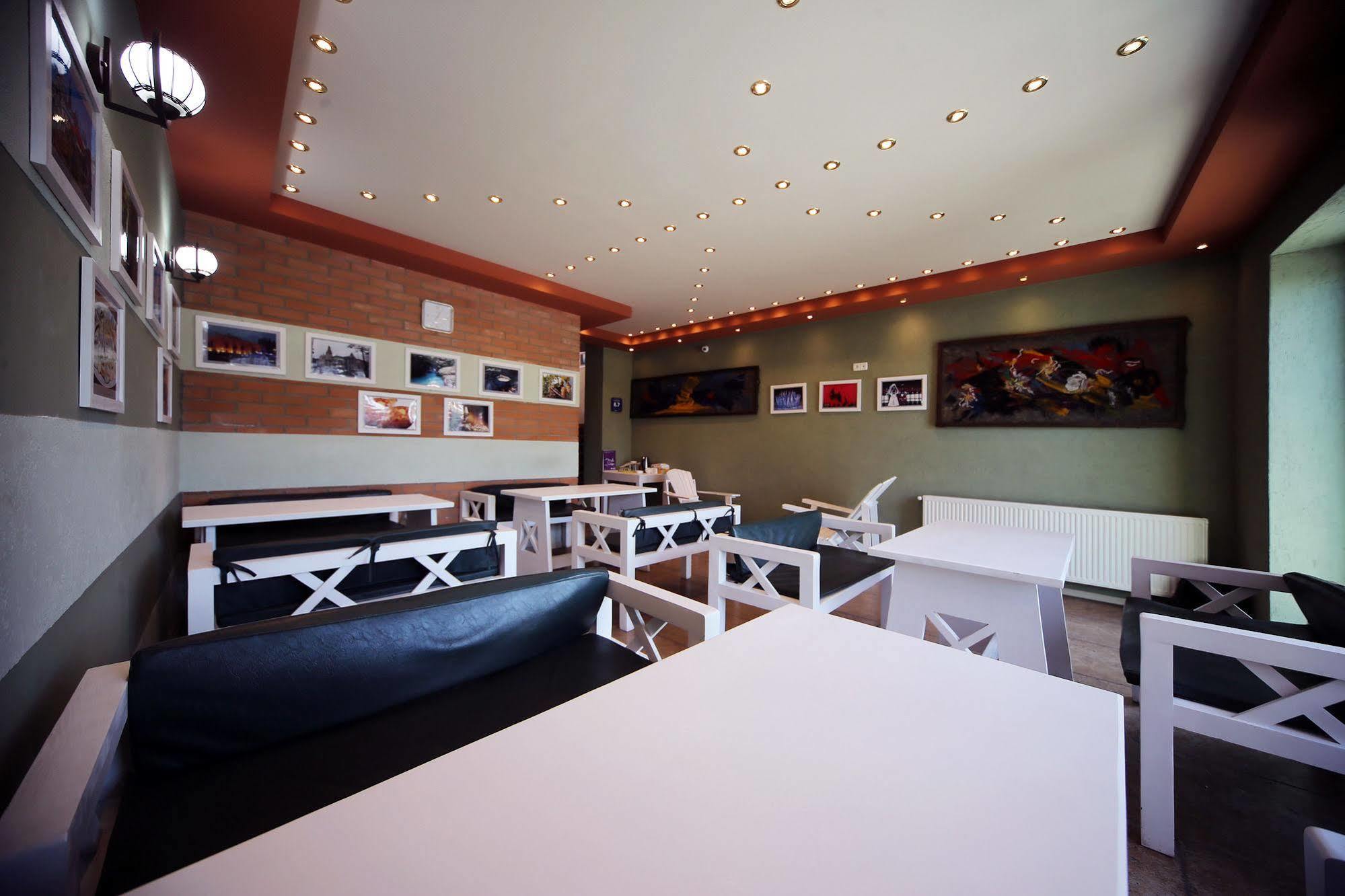 Hotel Kutaisi Globus Dış mekan fotoğraf
